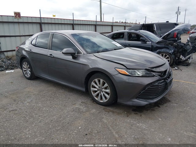 2018 Toyota Camry Le მანქანა იყიდება აუქციონზე, vin: 4T1B11HKXJU143335, აუქციონის ნომერი: 45666586