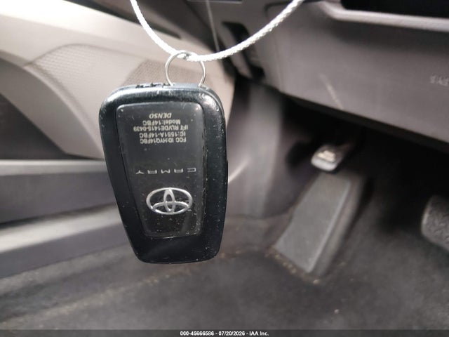 2018 Toyota Camry Le მანქანა იყიდება აუქციონზე, vin: 4T1B11HKXJU143335, აუქციონის ნომერი: 45666586