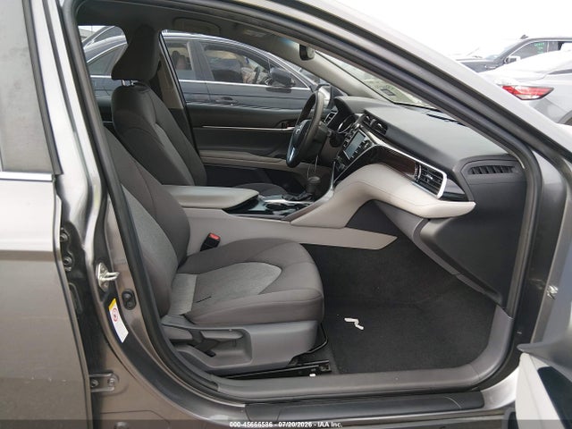 2018 Toyota Camry Le მანქანა იყიდება აუქციონზე, vin: 4T1B11HKXJU143335, აუქციონის ნომერი: 45666586