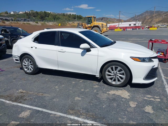 4T1C11AK2NU626001 Toyota CAMRY LE