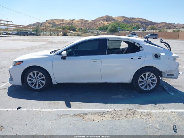 4T1C11AK2NU626001 Toyota CAMRY LE