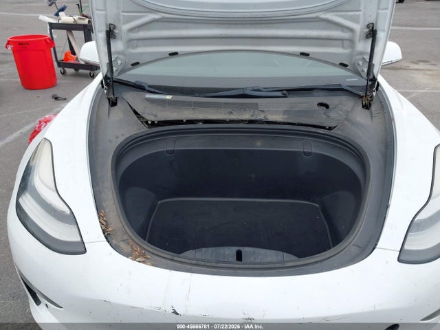 5YJ3E1EA3JF040677 Tesla Model 3 Long Range/mid Range