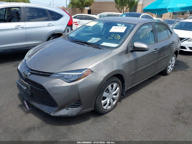 Toyota COROLLA LE 2018 5YFBURHEXJP746741 Image 2