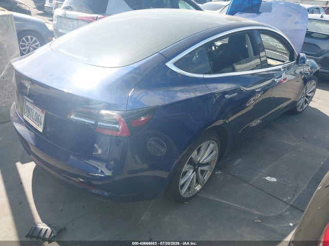 Tesla Model 3 Long Range/mid Range 2018 5YJ3E1EAXJF076351 Image 4