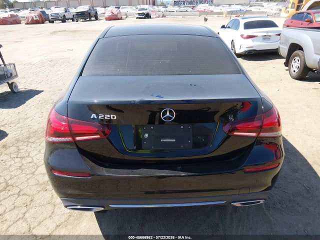 W1K3G4EB8MJ300207 Mercedes-Benz A 220