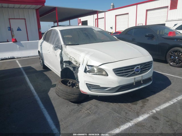 2015 YV149MFB7F2318356 main image