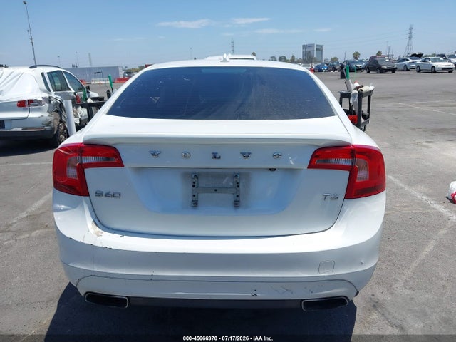 Volvo S60 T6 2015 YV149MFB7F2318356 Image 15