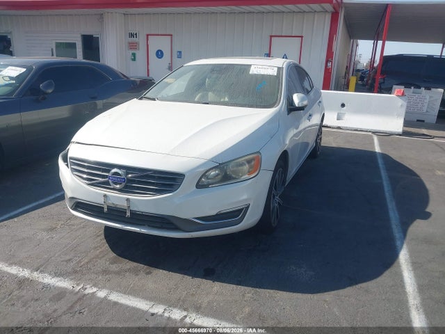 Volvo S60 T6 2015 YV149MFB7F2318356 Image 2