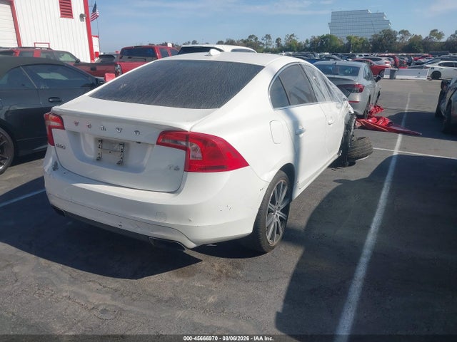 Volvo S60 T6 2015 YV149MFB7F2318356 Image 4