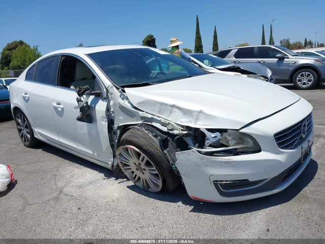 Volvo S60 T6 2015 YV149MFB7F2318356 Image 6