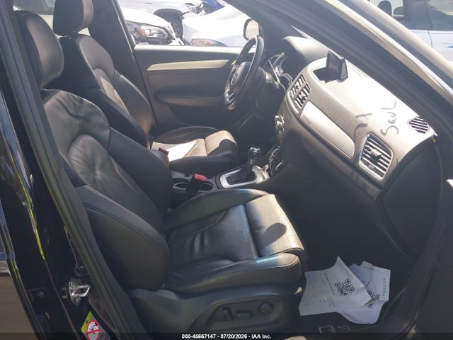 2015 Audi Q3 2.0t Premium Plus მანქანა იყიდება აუქციონზე, vin: WA1GFCFS8FR013701, აუქციონის ნომერი: 45667147