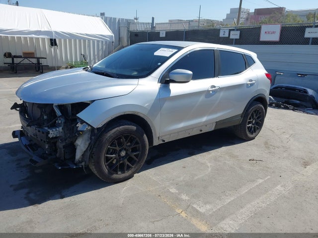 JN1BJ1CP2JW107413 Nissan Rogue Sport S