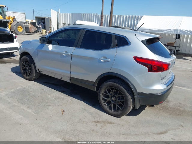 JN1BJ1CP2JW107413 Nissan Rogue Sport S