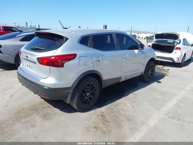 JN1BJ1CP2JW107413 Nissan Rogue Sport S