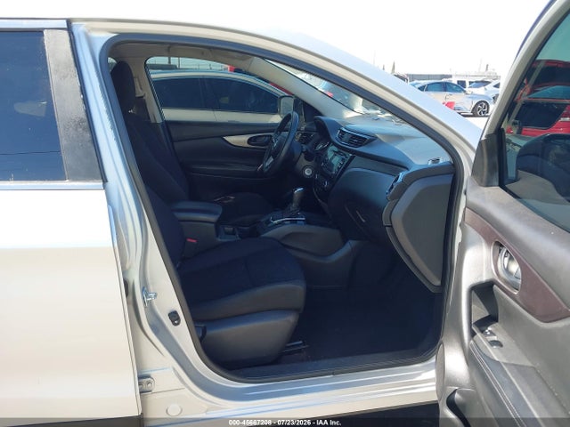 JN1BJ1CP2JW107413 Nissan Rogue Sport S