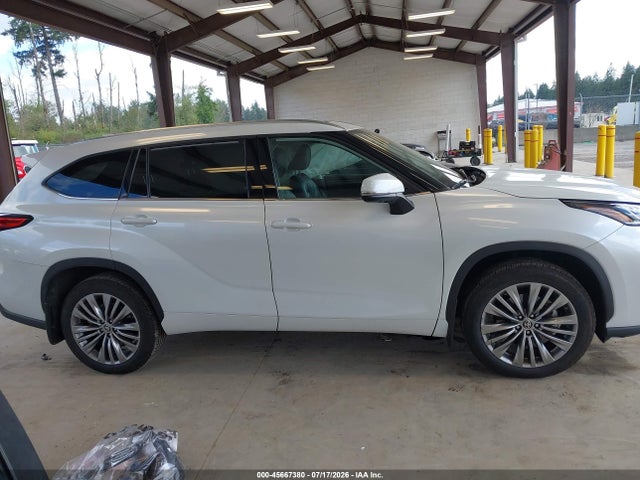 Toyota Highlander Platinum 2022 5TDFZRBH3NS172163 Image 13