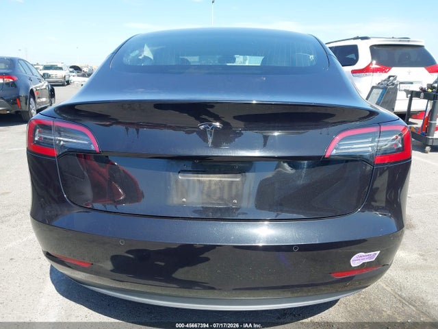45667394 :رقم المزاد ، 5YJ3E1EA0JF070428 vin ، 2018 Tesla Model 3 Long Range/mid Range مزاد بيع