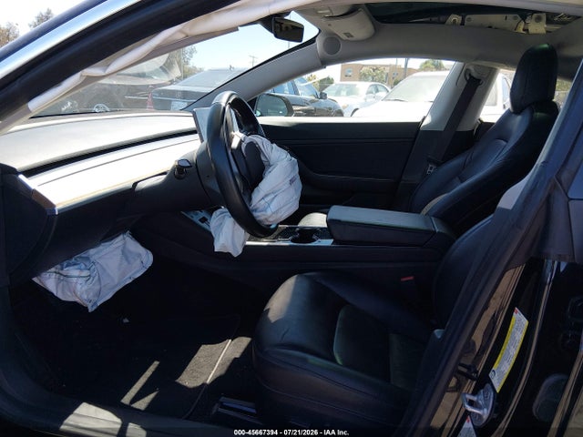 45667394 :رقم المزاد ، 5YJ3E1EA0JF070428 vin ، 2018 Tesla Model 3 Long Range/mid Range مزاد بيع