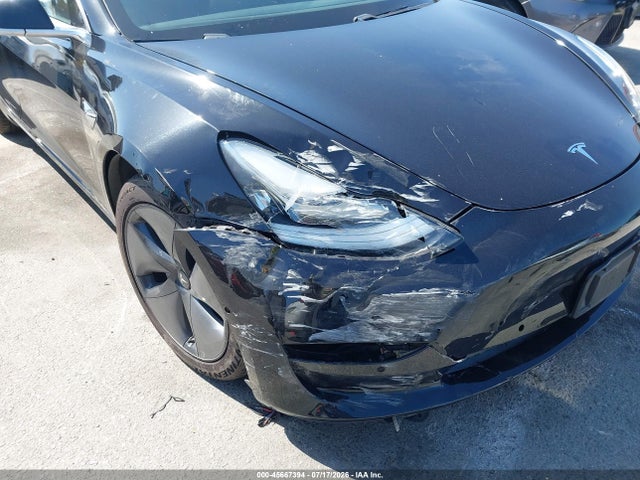45667394 :رقم المزاد ، 5YJ3E1EA0JF070428 vin ، 2018 Tesla Model 3 Long Range/mid Range مزاد بيع