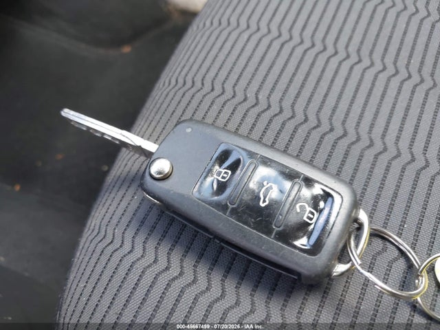 45667499 :رقم المزاد ، 3VWF07AT7GM611837 vin ، 2016 Volkswagen Beetle 1.8t S مزاد بيع