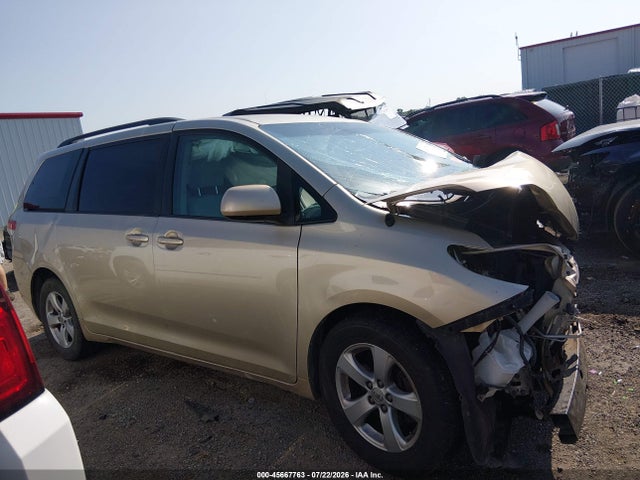 2014 Toyota Sienna Le V6 8 Passenger მანქანა იყიდება აუქციონზე, vin: 5TDKK3DCXES430681, აუქციონის ნომერი: 45667763