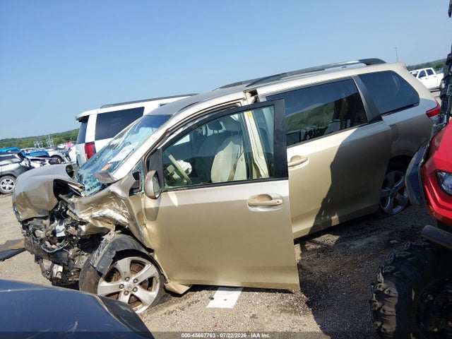 2014 Toyota Sienna Le V6 8 Passenger მანქანა იყიდება აუქციონზე, vin: 5TDKK3DCXES430681, აუქციონის ნომერი: 45667763