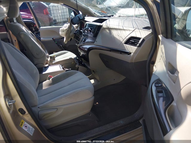 2014 Toyota Sienna Le V6 8 Passenger მანქანა იყიდება აუქციონზე, vin: 5TDKK3DCXES430681, აუქციონის ნომერი: 45667763