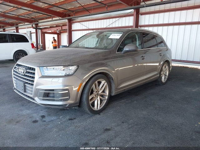 Audi Q7 3.0t Premium 2017 WA1VAAF72HD036011 Image 2