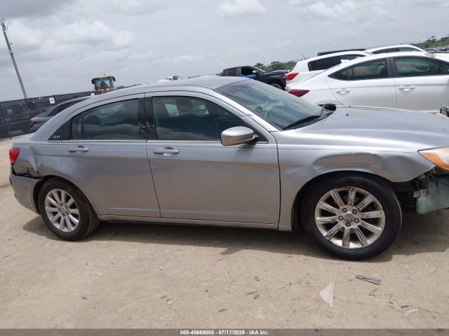 Aukcja sprzedaży 2013 Chrysler 200 Touring, vin: 1C3CCBBG5DN556389, numer aukcji: 45668005