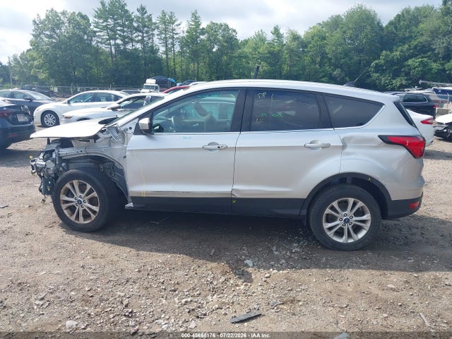 45668176 :رقم المزاد ، 1FMCU9GD1KUB82250 vin ، 2019 Ford Escape Se مزاد بيع