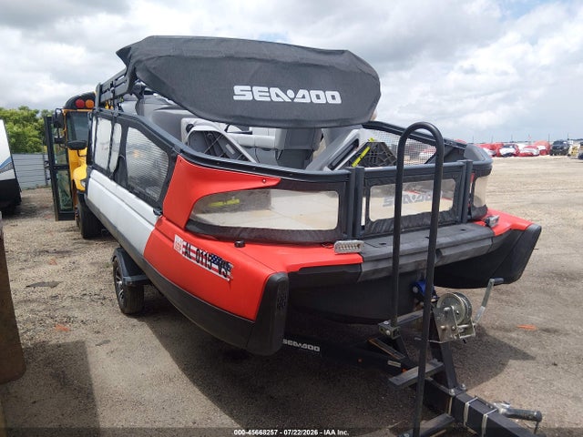 45668257 :رقم المزاد ، 000004DVC6448G222 vin ، 2022 Sea Doo Jetboat مزاد بيع