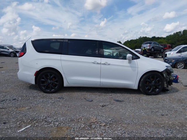 2018 Chrysler Pacifica Touring Plus მანქანა იყიდება აუქციონზე, vin: 2C4RC1FG7JR228674, აუქციონის ნომერი: 45668321
