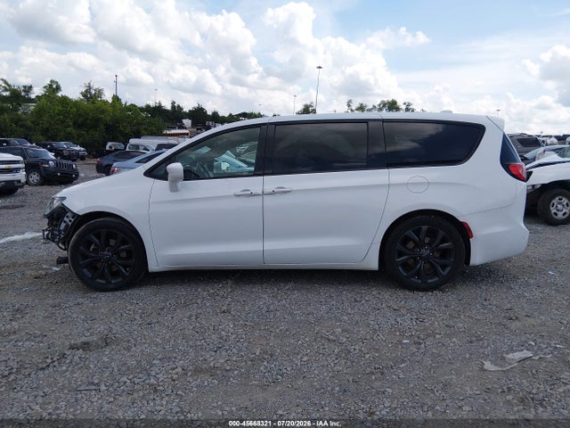 2018 Chrysler Pacifica Touring Plus მანქანა იყიდება აუქციონზე, vin: 2C4RC1FG7JR228674, აუქციონის ნომერი: 45668321
