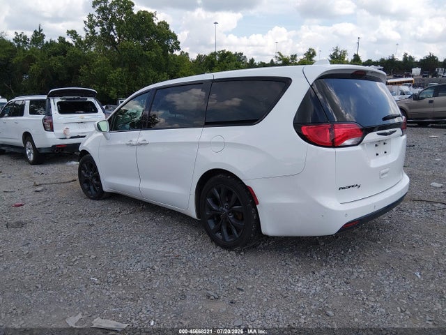 2018 Chrysler Pacifica Touring Plus მანქანა იყიდება აუქციონზე, vin: 2C4RC1FG7JR228674, აუქციონის ნომერი: 45668321