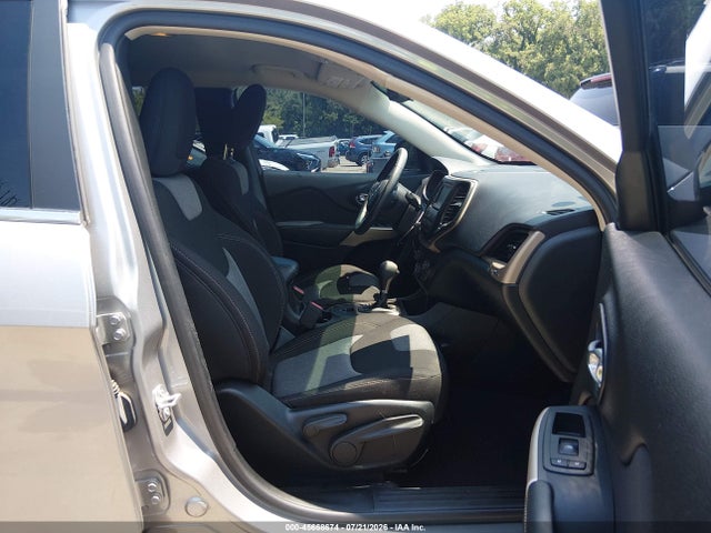 2018 Jeep Cherokee Latitude Fwd მანქანა იყიდება აუქციონზე, vin: 1C4PJLCB9JD531153, აუქციონის ნომერი: 45668674