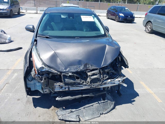 Toyota Prius Two 2017 JTDKBRFU1H3572643 Image 13