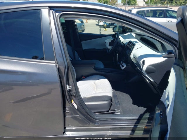 Toyota Prius Two 2017 JTDKBRFU1H3572643 Image 5