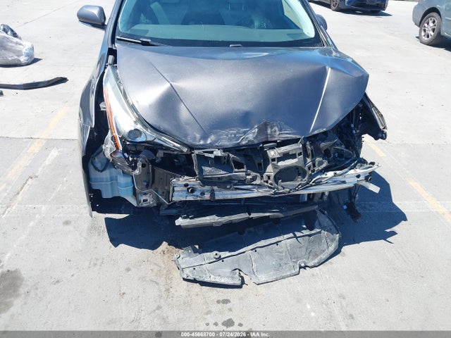 Toyota Prius Two 2017 JTDKBRFU1H3572643 Image 6