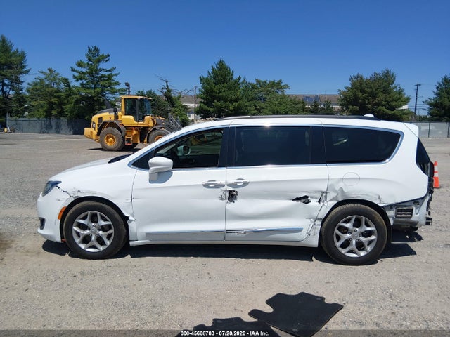 45668783 :رقم المزاد ، 2C4RC1BG2HR520958 vin ، 2017 Chrysler Pacifica Touring-l مزاد بيع