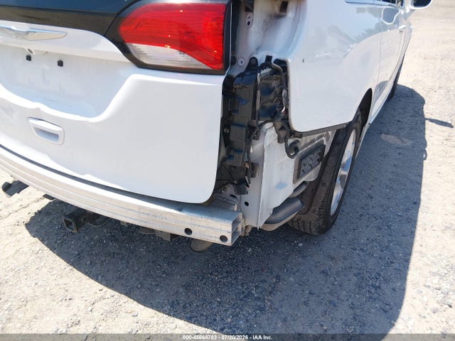 45668783 :رقم المزاد ، 2C4RC1BG2HR520958 vin ، 2017 Chrysler Pacifica Touring-l مزاد بيع
