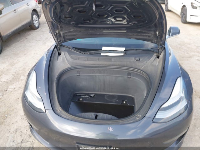 45669032 :رقم المزاد ، 5YJ3E1EB2JF145722 vin ، 2018 Tesla Model 3 Long Range/performance مزاد بيع