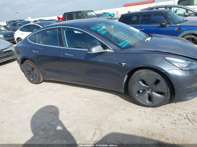 45669032 :رقم المزاد ، 5YJ3E1EB2JF145722 vin ، 2018 Tesla Model 3 Long Range/performance مزاد بيع