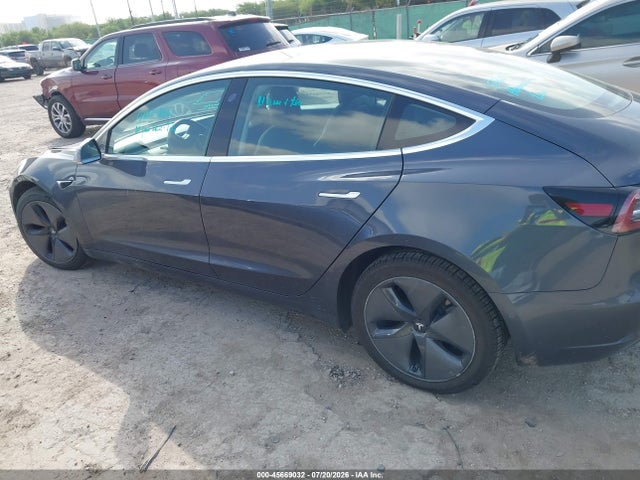 45669032 :رقم المزاد ، 5YJ3E1EB2JF145722 vin ، 2018 Tesla Model 3 Long Range/performance مزاد بيع