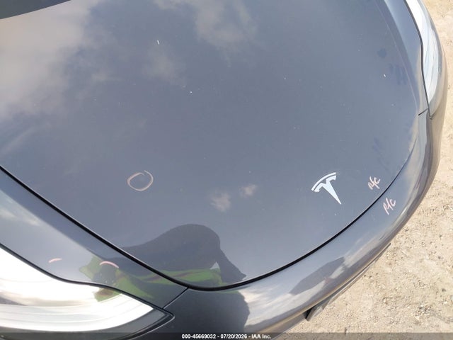 45669032 :رقم المزاد ، 5YJ3E1EB2JF145722 vin ، 2018 Tesla Model 3 Long Range/performance مزاد بيع