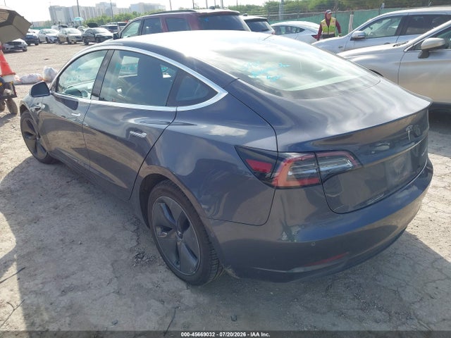 45669032 :رقم المزاد ، 5YJ3E1EB2JF145722 vin ، 2018 Tesla Model 3 Long Range/performance مزاد بيع