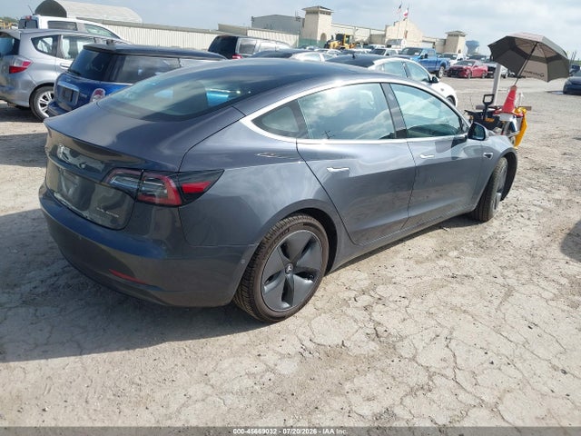 45669032 :رقم المزاد ، 5YJ3E1EB2JF145722 vin ، 2018 Tesla Model 3 Long Range/performance مزاد بيع
