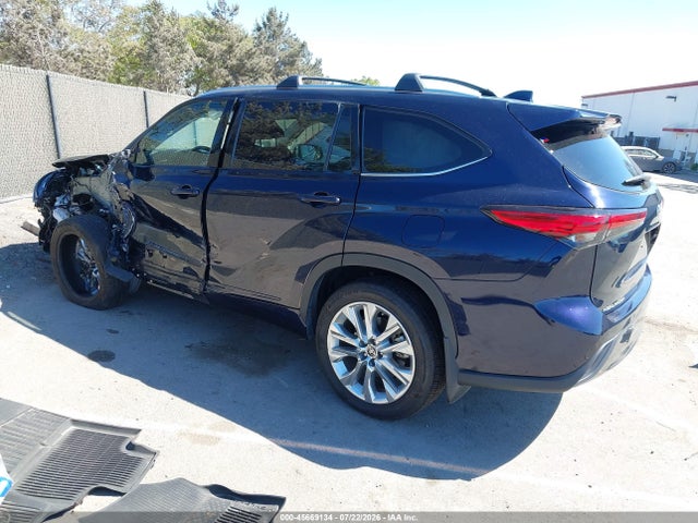 Toyota Highlander Limited 2021 5TDYZRAH5MS080366 Image 3