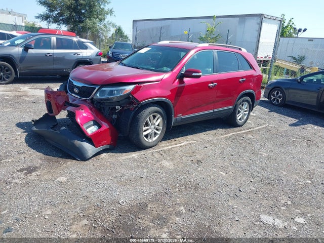 KIA SORENTO LX 2015 5XYKTDA67FG640722 Image 2