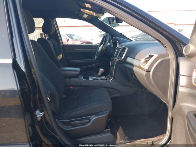 45669394 :رقم المزاد ، 1C4RJFAG8HC845515 vin ، 2017 Jeep Grand Cherokee Laredo مزاد بيع