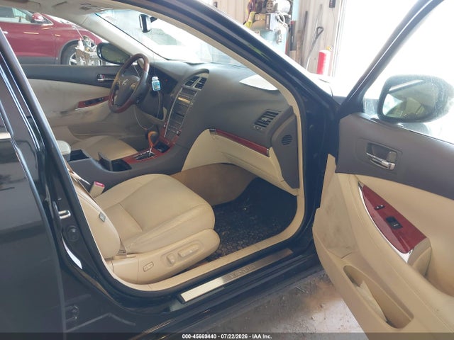 45669440 :رقم المزاد ، JTHBK1EG8B2456073 vin ، 2011 Lexus Es 350 مزاد بيع